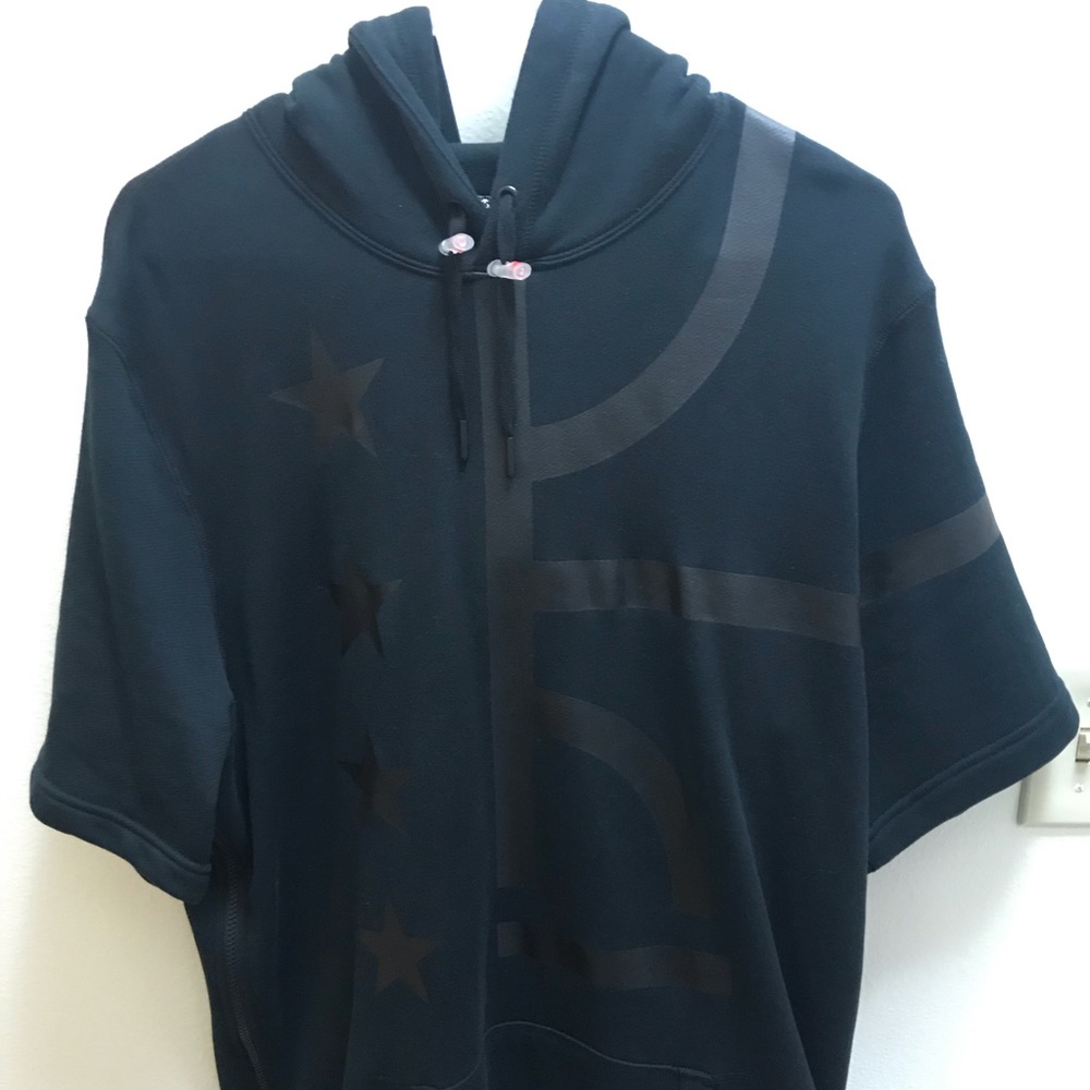 Nike Shortsleeve hoops hoodie.